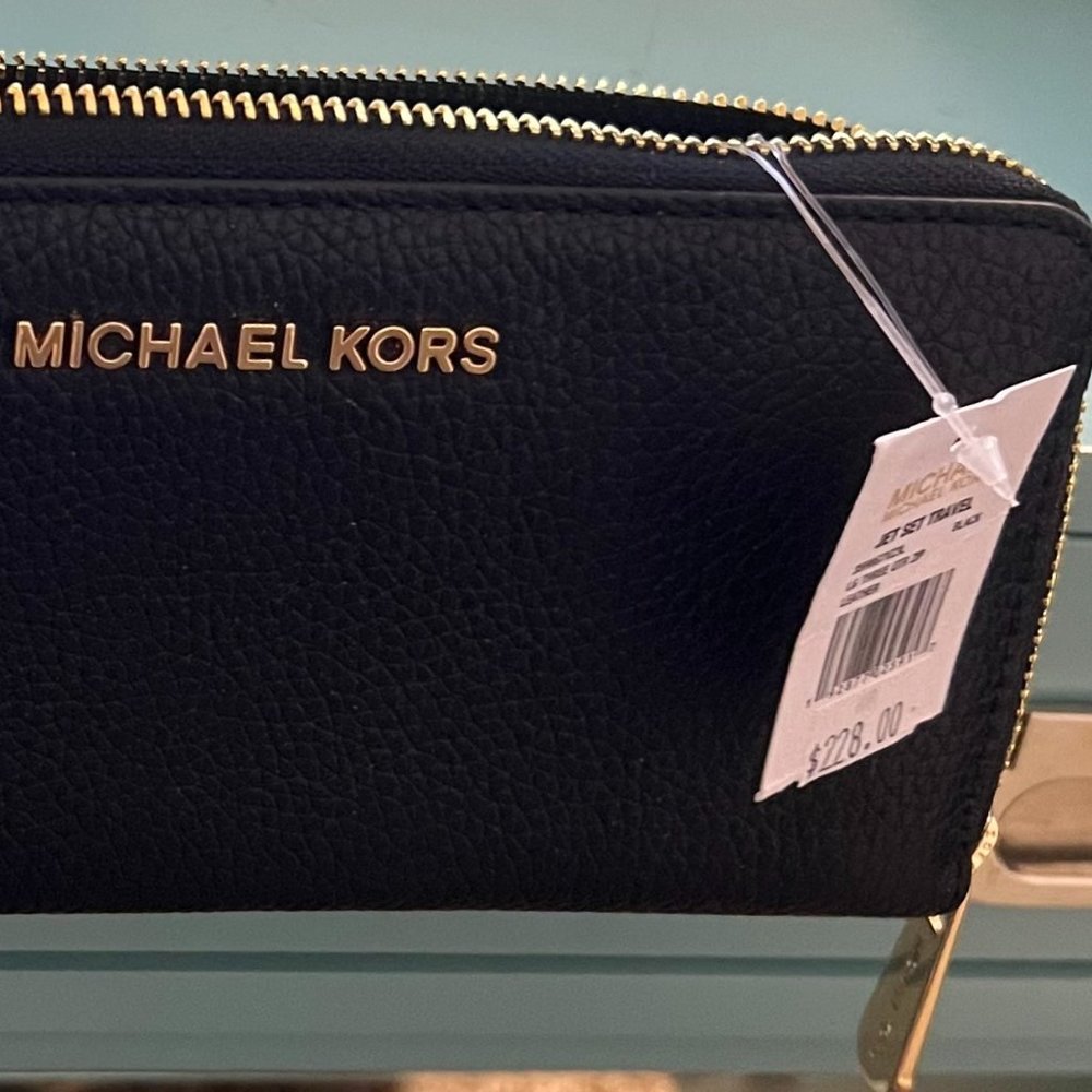 Michael Kors Jet Set Travel Wallet- NWT